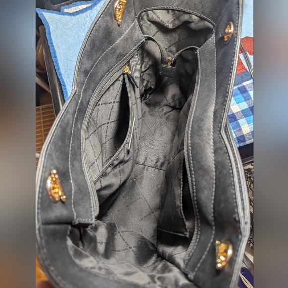 Authentic Michael Kors Large Jet Set Bag in Black - Picture 7 of 13